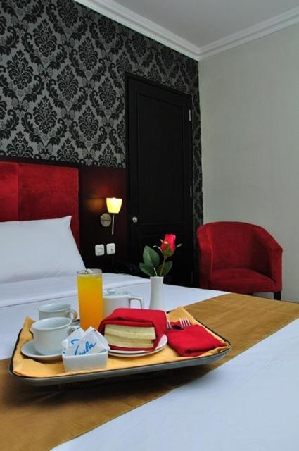 Hotel Feodora Airport Palembang Zimmer foto